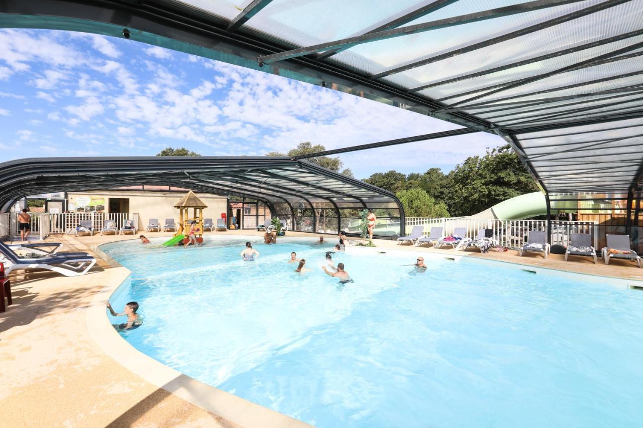 Camping Le Petit Rocher Longeville-sur-Mer Exterior foto