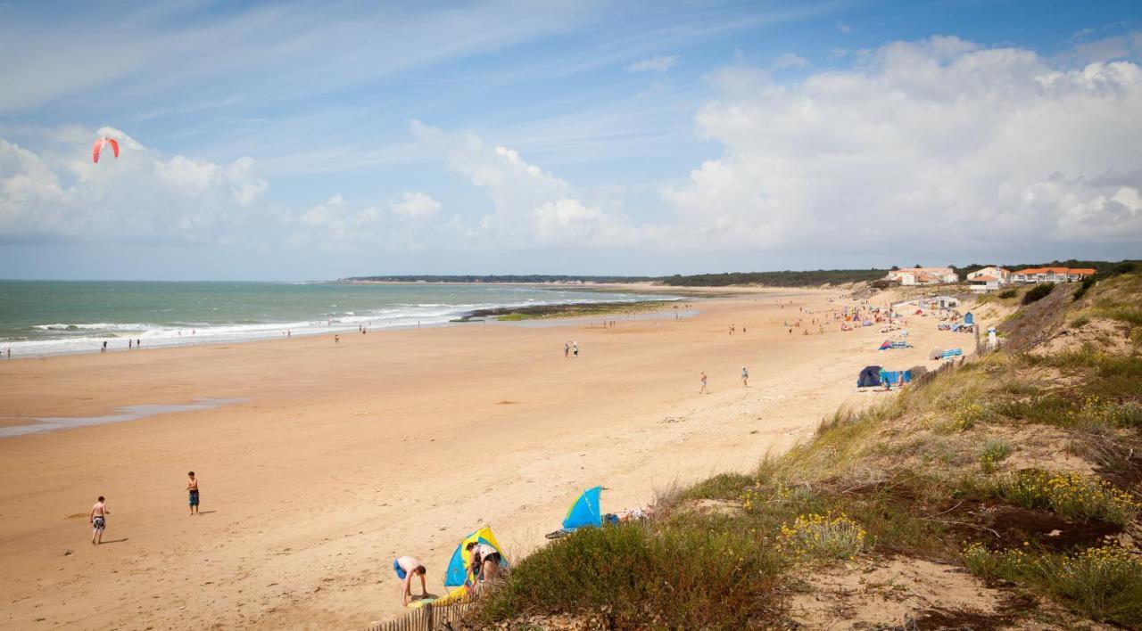 Camping Le Petit Rocher Longeville-sur-Mer Exterior foto